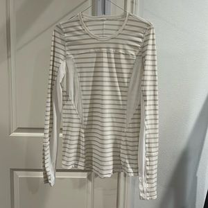 Lululemon long sleeve top size 4